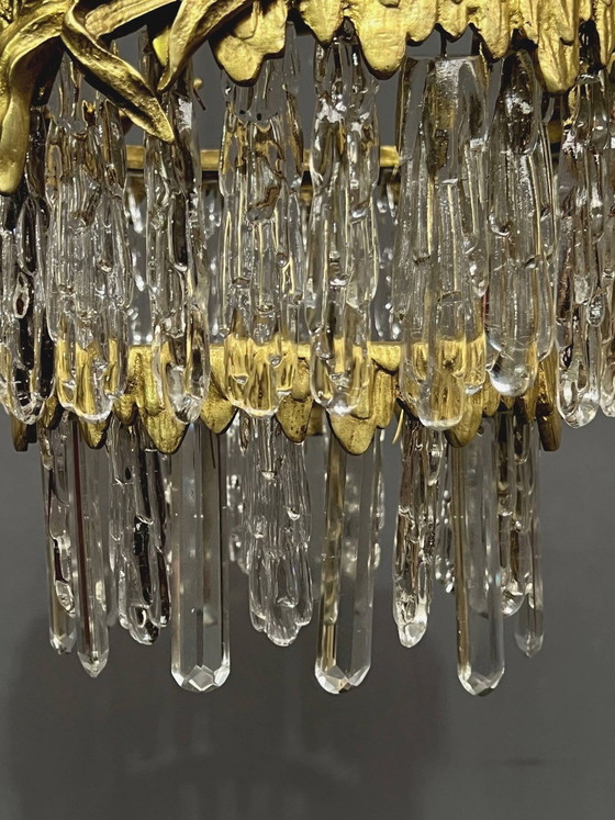 Lámpara de araña antigua de bronce dorado con colgantes de cristal. – Lámparas de araña, Bronze, Crystal (photo 4 of 7)