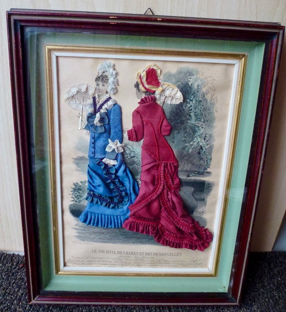 Splendida stampa di moda antica (circa 1880) con vero tessuto, incorniciata. – Litografie e stampe, Glass (photo 11 of 11)