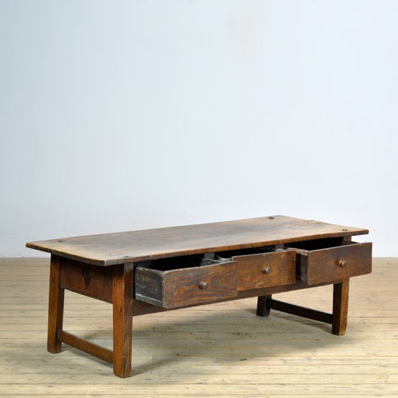 Image 1 of Oak coffee table, circa 1820