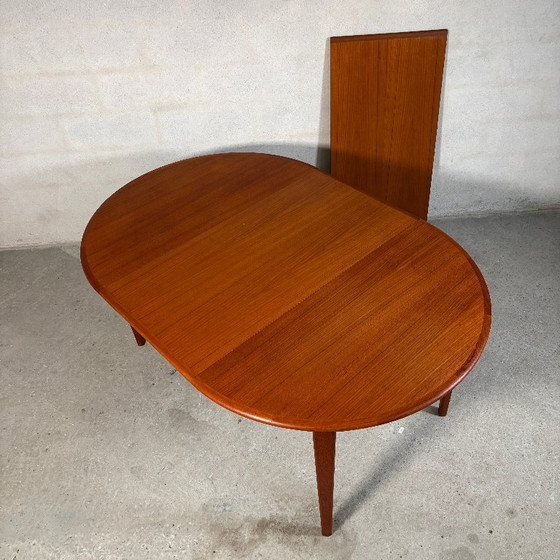 Image 1 of Round Extendable Dining Table — H. Sigh & Søn, Denmark