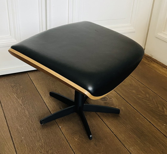 Image 1 of Leolux crema voetenbank/ hocker