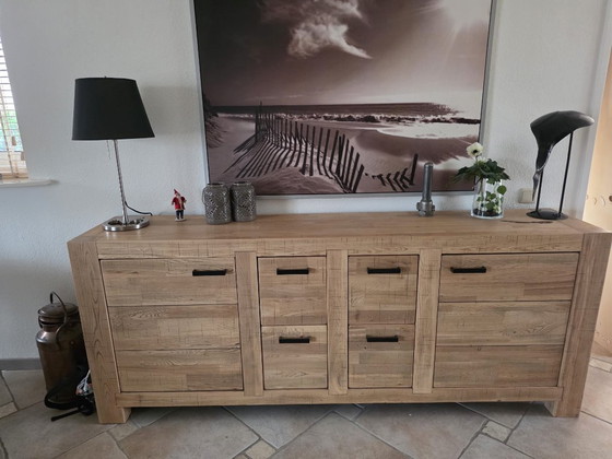 Image 1 of Diversos armarios y carros de Henders y Hazel.