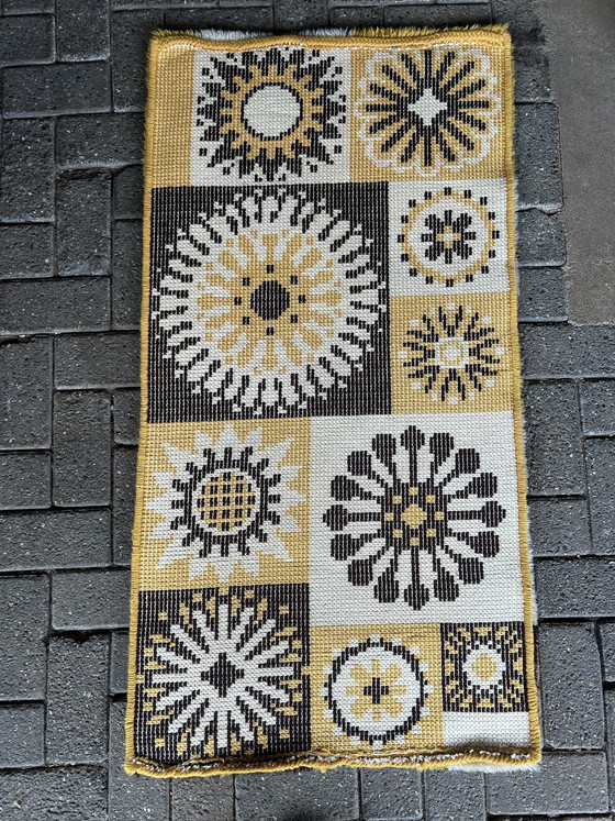 Image 1 of Tappeto/tavolo vintage anni '70, giallo e nero