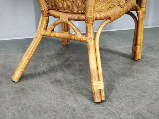 Image 1 of Conjunto de salón italiano de ratán y mimbre de los años 50, con cuatro sillones y mesa.