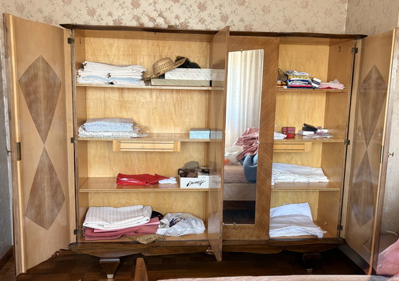 Image 1 of Ampio armadio vintage in radica di noce - stile Art Déco