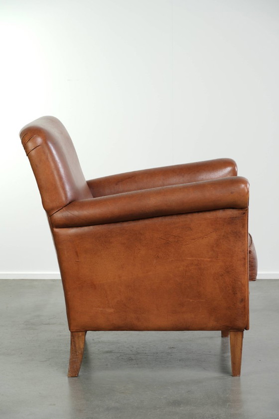 Stoere Vintage Schapenleren Armchair Met Een Mooie Cognac Kleur En Een Comfortabele Zit – Fauteuils, Leather (photo 3 of 13)
