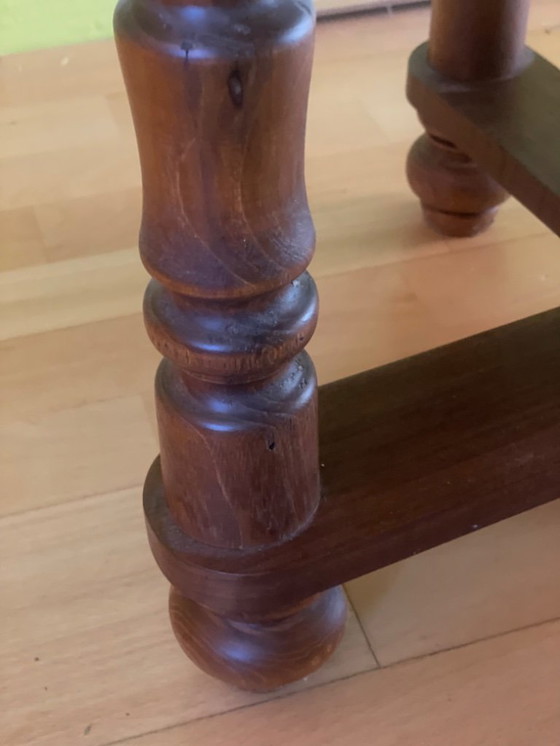 Image 1 of Großer runder gedrechselter Tisch