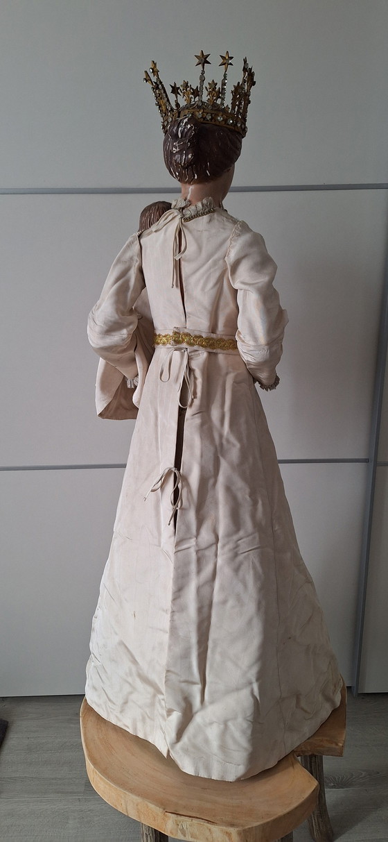 Image 1 of Wunderschöne antike Pfahlmadenfigur aus dem 18. Jahrhundert