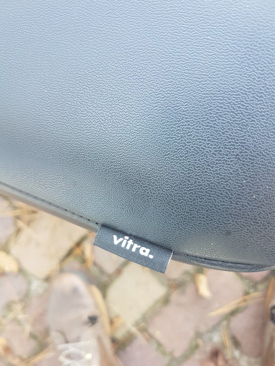 Image 1 of 8 sillas de trineo Vitra vis a vis