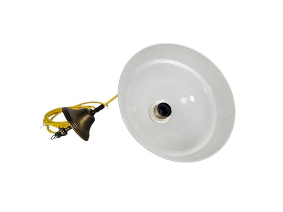 Image 1 of Art Deco stijl - opaline glas - koper armatuur - 1e helft 20e eeuwDeco stijl - opaline glas - koper armatuur - 1e helft 20e eeuw