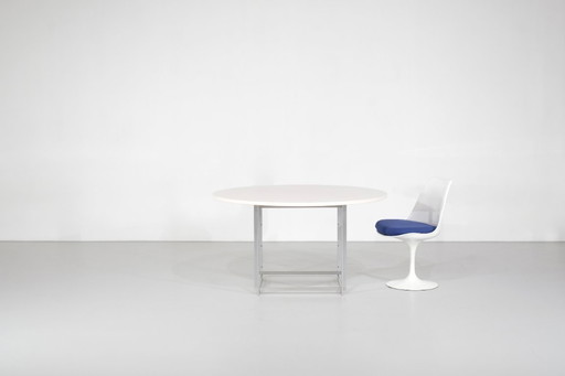 Mesa de comedor "PK58" diseñada por Poul Kjaerholm para Fritz Hansen, Dinamarca, 1963.