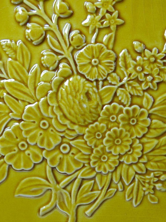 Image 1 of Grote ovale Bordallo Pinheiro geel aardewerk schoteltje, Portugal 1970-1980