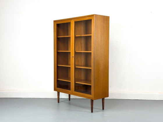 Image 1 of Mobiletto in teak con ante in vetro di WK Möbel, anni '70