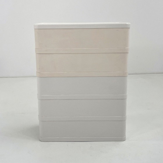 Cómoda blanca de 5 cajones, modelo 4964, diseñada por Olaf Von Bohr para Kartell en la década de 1970. (photo 5 of 10)