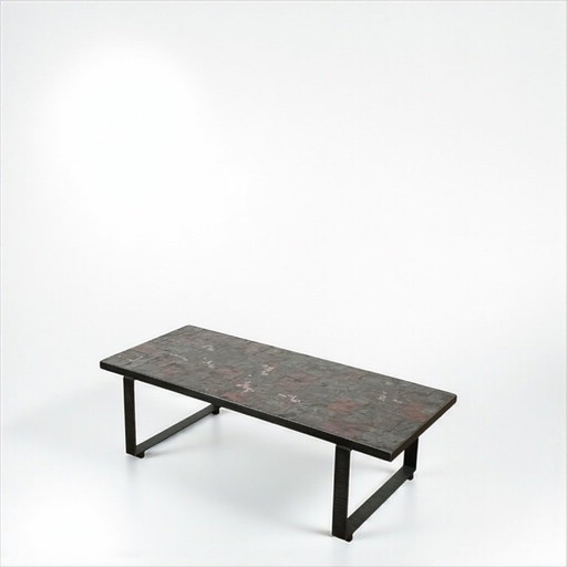 Ceramic coffee table by Pia Manu