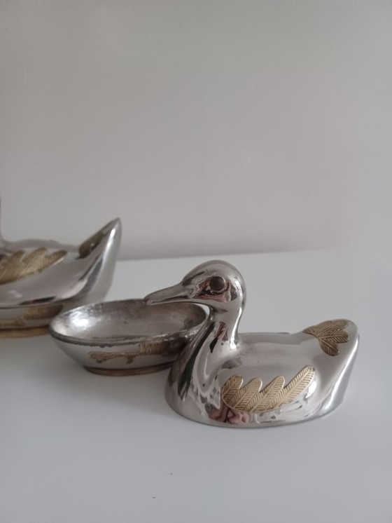 Image 1 of Vintage koppel tinnen eendjes met koper. Opbergdoosjes.