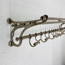 Kleiderständer aus Metall mit Hutablage und Haken