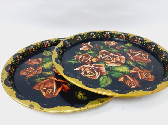 Image 1 of Due vassoi da portata in latta vintage uguali