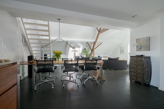 Image 1 of 6 Vitra EA105 Stühle