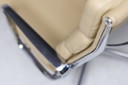 Eames Vitra EA 216, beige dubbelzijdig leer, nagenoeg in nieuwstaat