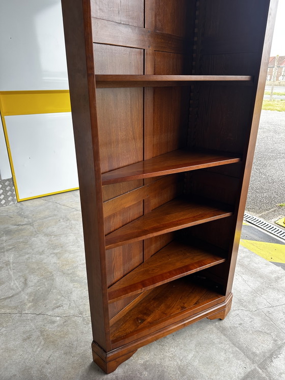 Image 1 of Libreria angolare in legno massello di ciliegio - manifattura del XX secolo
