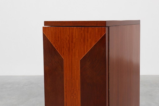 Image 1 of Armario Art Decó único con incrustaciones de chapa de madera, Francia años 20