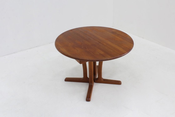 Image 1 of Vintage Dyrlund Deense ronde uitschuifbare eettafel massief teak 