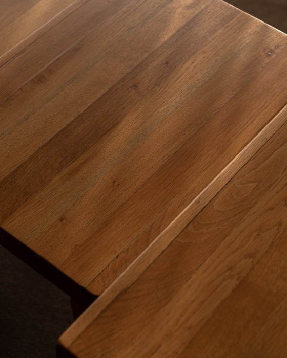 Image 1 of Vintage brutalistische massief eikenhouten bijzettafels (set van 3) – Nederlands, jaren 70