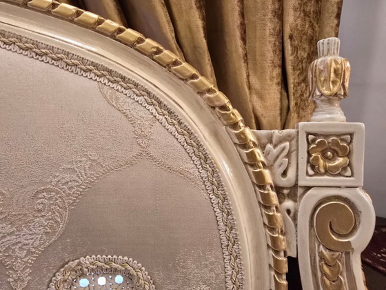 Image 1 of Salonsuite in verguld hout in Lodewijk XVI-stijl: bank, 4 fauteuils en 3 onyxtafels