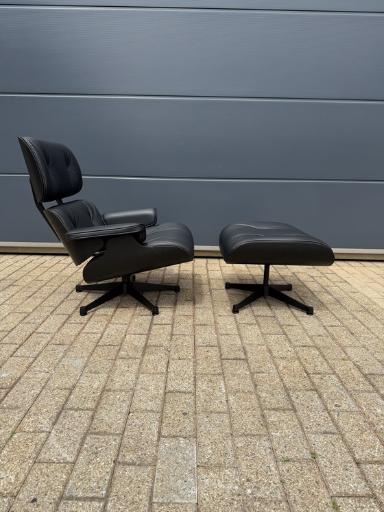 Image 1 of 2x Original Vitra Eames Lounge chair + Ottoman Full Black version in MINT CONDITION!!