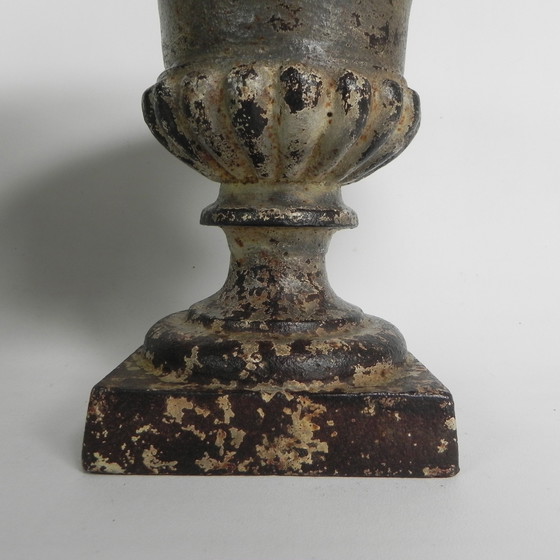 Image 1 of Lote de 2 jarrones de jardín Medicis de hierro fundido