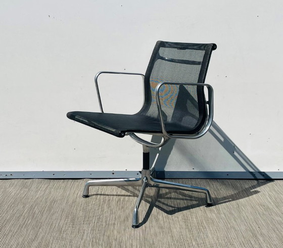 Image 1 of Paar van Vitra Eames Vintage Alu Group armstoelen