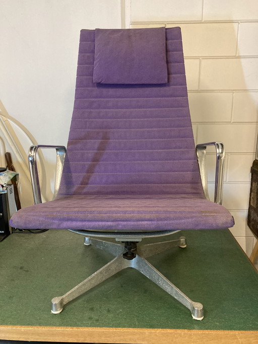 Charles Eames Lounge Chair