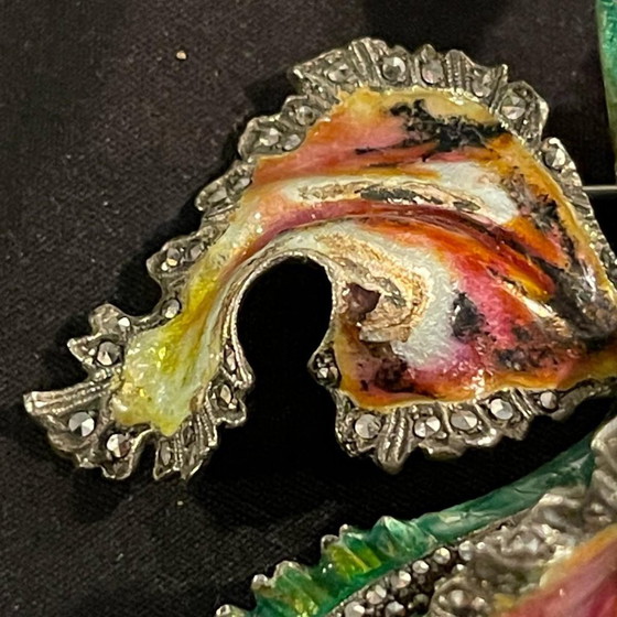 Spilla fiore di orchidea o iris smaltata in argento Mid-Century – Oggetti decorativi, Metal, Art Nouveau (photo 7 of 14)
