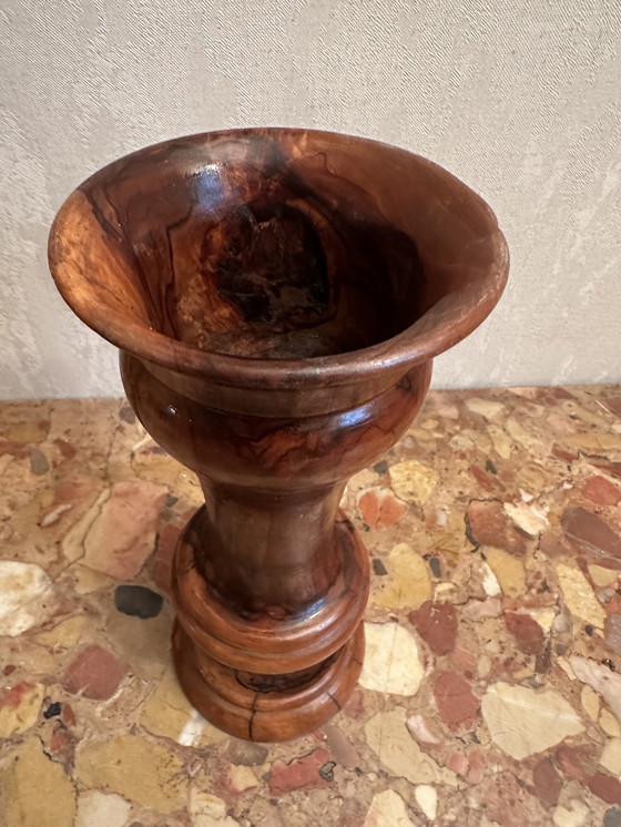 Image 1 of Gedraaide vaas van olijfhout, 23 cm hoog