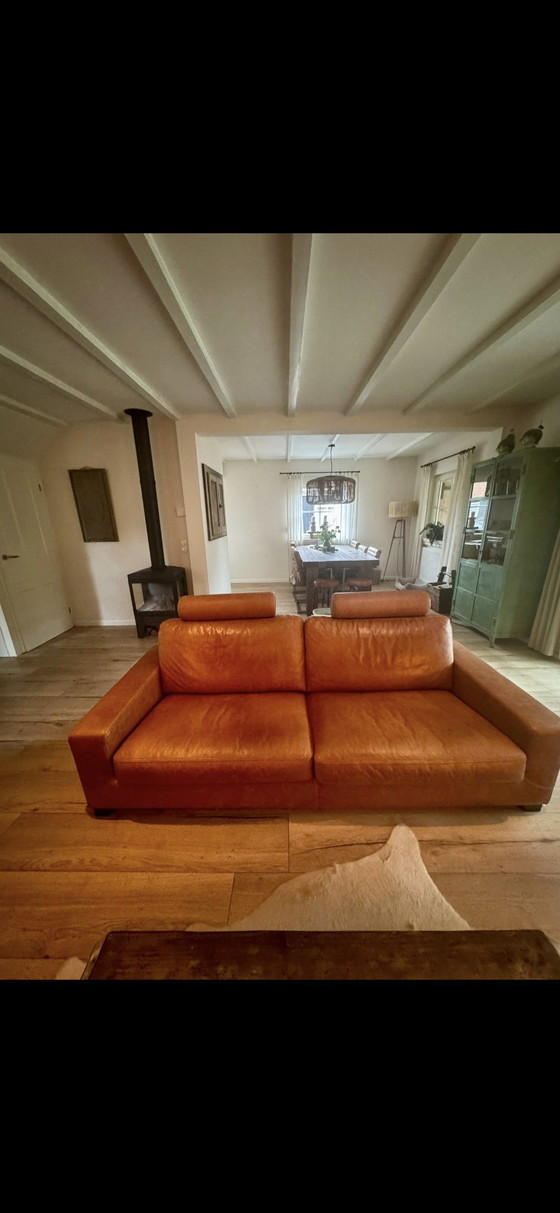 Image 1 of MACHALKÉ COGNAC 2,5-SITZER-SOFA