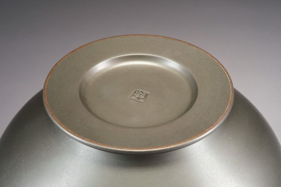 Image 1 of Art-Deco-style silver-patinated bronze vase by Arisu Mitsuo