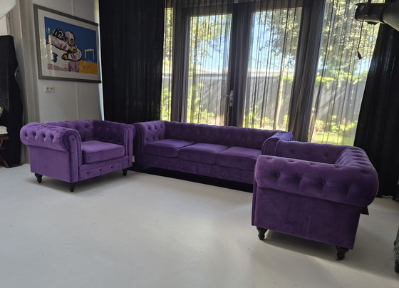 Image 1 of Chesterfield bank + stoelen