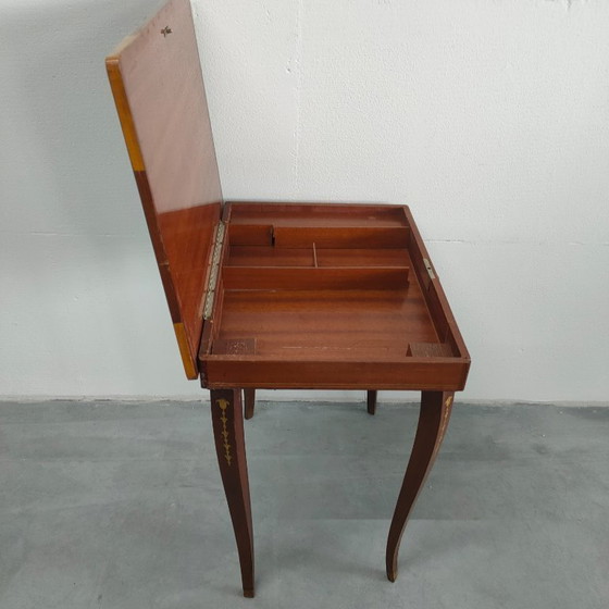 Image 1 of Table d'appoint italienne vintage des années 1950-60 (avec compartiment de rangement)