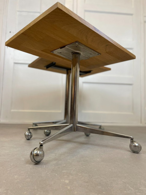 Image 1 of Ensemble de tables d'appoint mobiles avec plateau en chêne