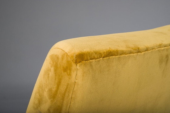 Image 1 of Model 53 fauteuils in mosterdgeel fluweel, toegeschreven aan Jaroslav Smidek voor Ton, jaren 60, set van 2
