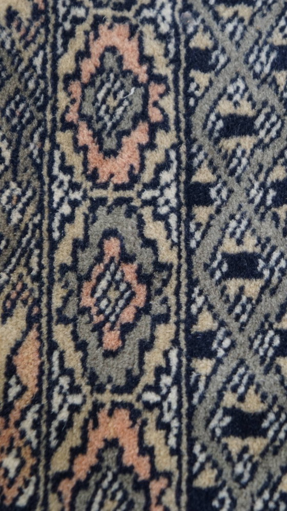 Image 1 of Handgeknüpfter Deko-Teppich/Tischdecke in dunkelblau und rot 47x46cm