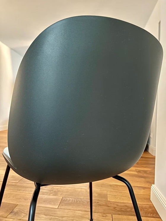 Image 1 of GUBI - "Sedia da pranzo Beetle", in plastica con rivestimento anteriore