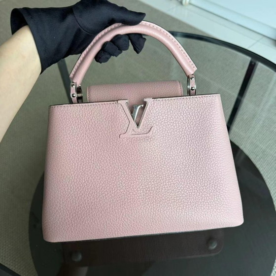 Image 1 of LOUIS VUITTON CAPUCINES - BB CUIR DE VEAU TAURILLON ROSE JASMIN FERMOIR ARGENTÉ