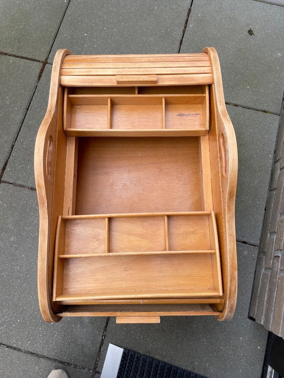 Image 1 of Naaidoos mid-century Deens design, tambour roll-top, 2 bakjes, houten poten