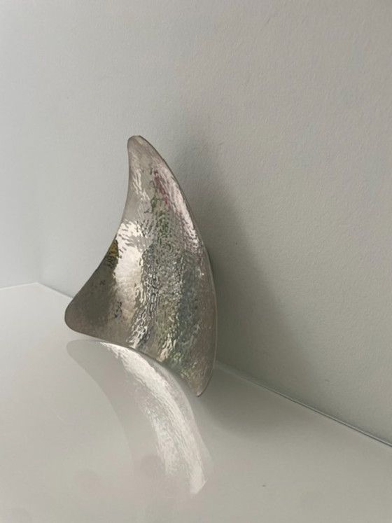 Image 1 of Vintage triangular metal bowl on a base – hammered texture