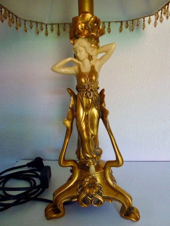 Image 1 of Bellissima lampada da terra in stile Art Déco con paralume di grande effetto.