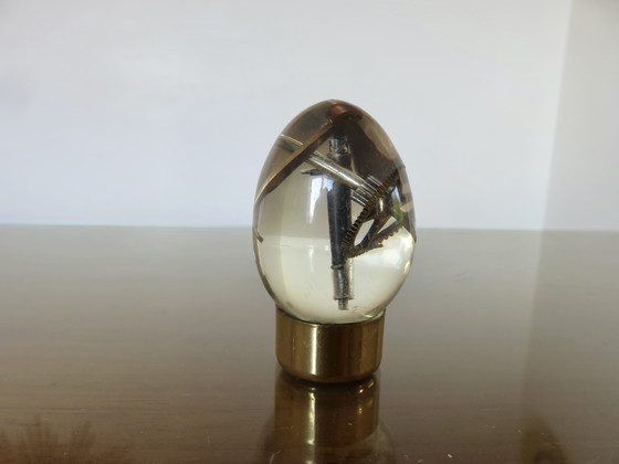 Image 1 of Pierre Giraudon, Frankrijk, Ei van hars met uurwerk, 1970