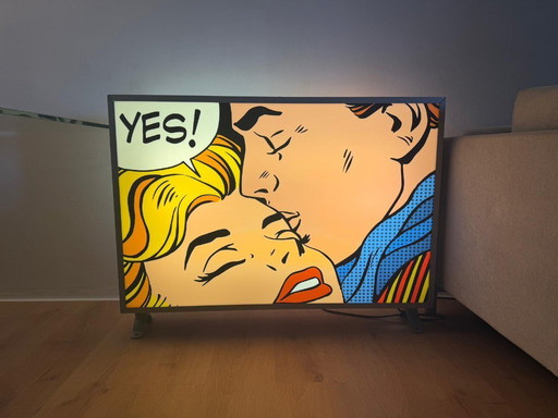 Großes, beidseitig beleuchtetes Noboringo-Schild mit doppelseitiger Pop-Art-Cartoon-Illustration