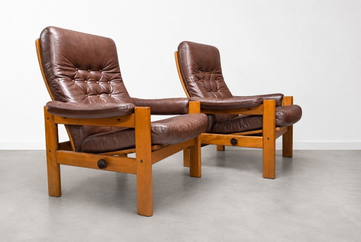 Coppia di poltrone vintage svedesi in pelle degli anni '70.